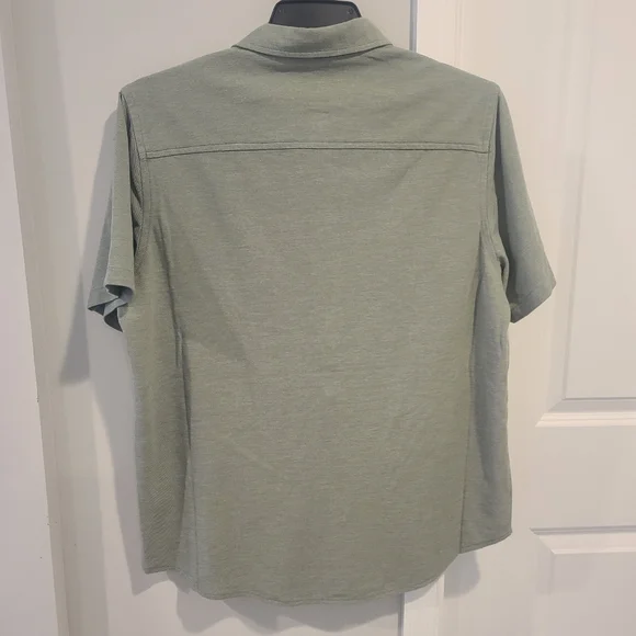 Men's Light Green Casual Button Down Shirt - Picture 2 of 3